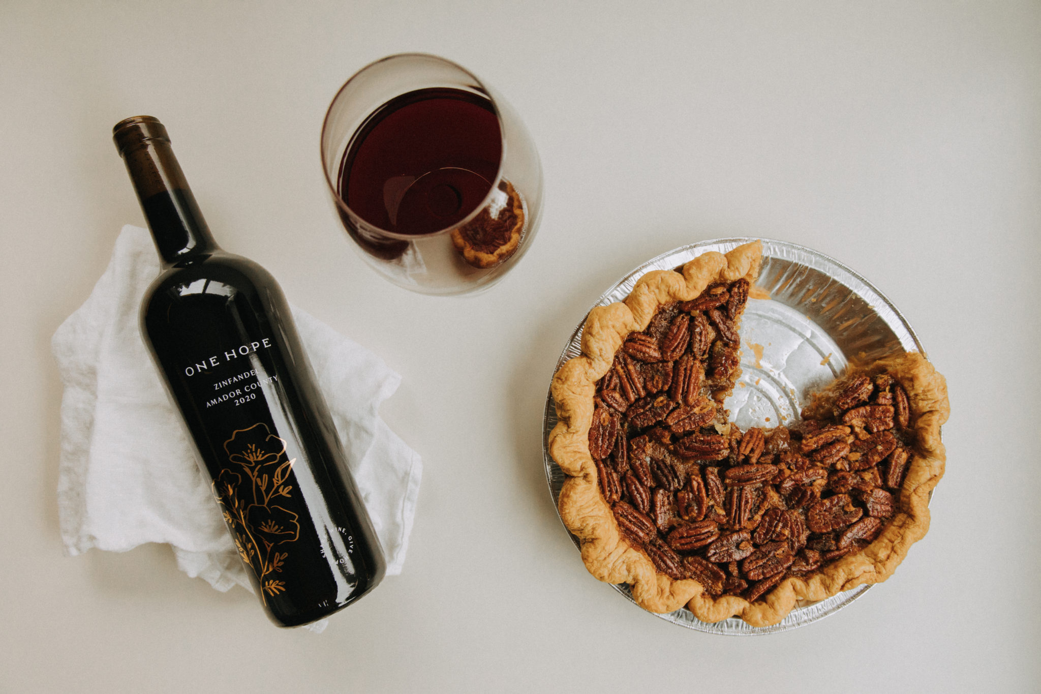 Thanksgiving pie and wine pairings ONEHOPE
