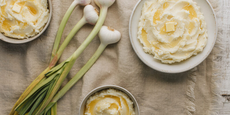 Creamy garlic parmesan mashed potatoes that could be paired with Cabernet Sauvignon for a romantic Valentine’s Day dinner with wine.